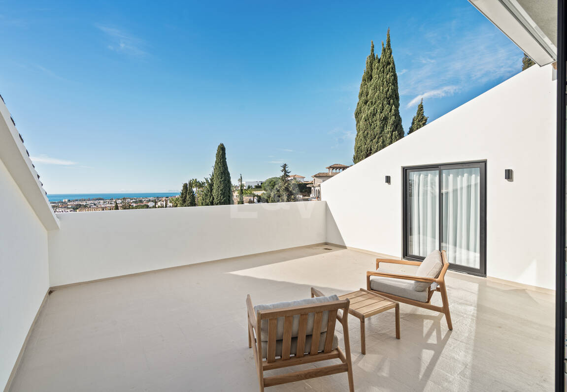 Luxury Semi-Detached Villa with Stunning Sea Views and Elegant Contemporary Design