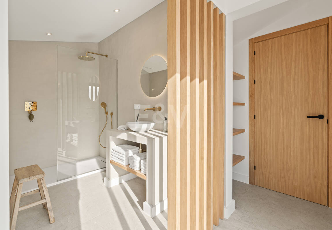 Luxury Semi-Detached Villa with Stunning Sea Views and Elegant Contemporary Design