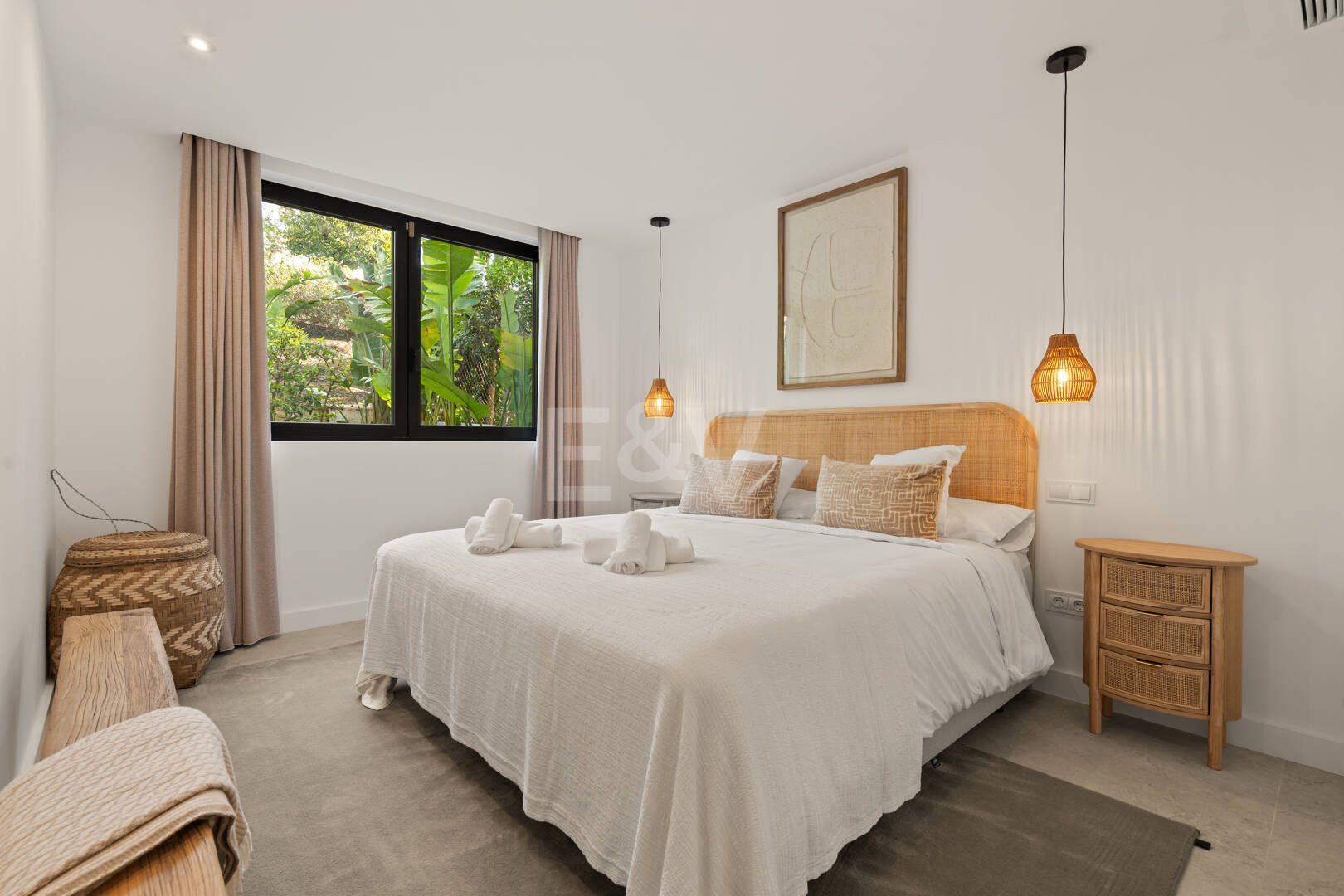 Luxury Semi-Detached Villa with Stunning Sea Views and Elegant Contemporary Design