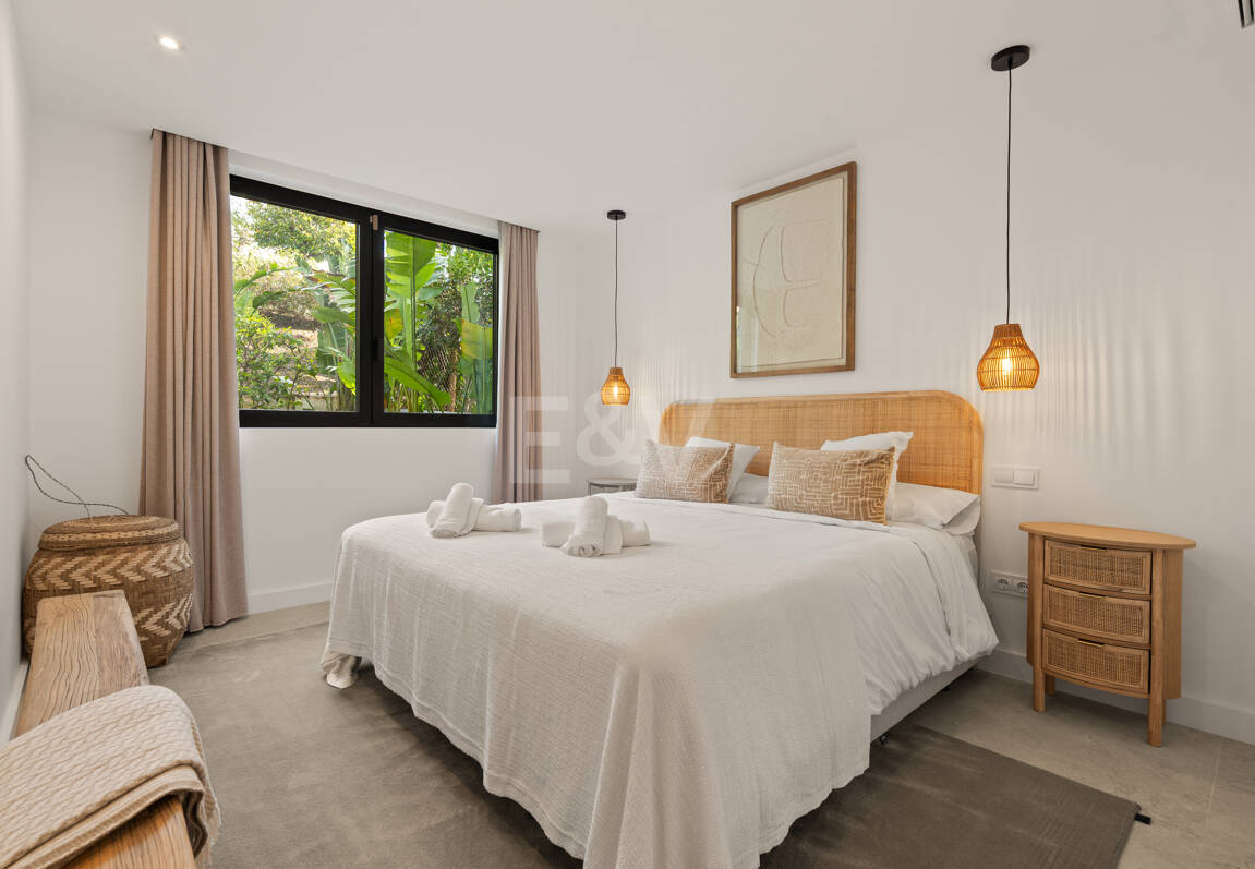 Luxury Semi-Detached Villa with Stunning Sea Views and Elegant Contemporary Design