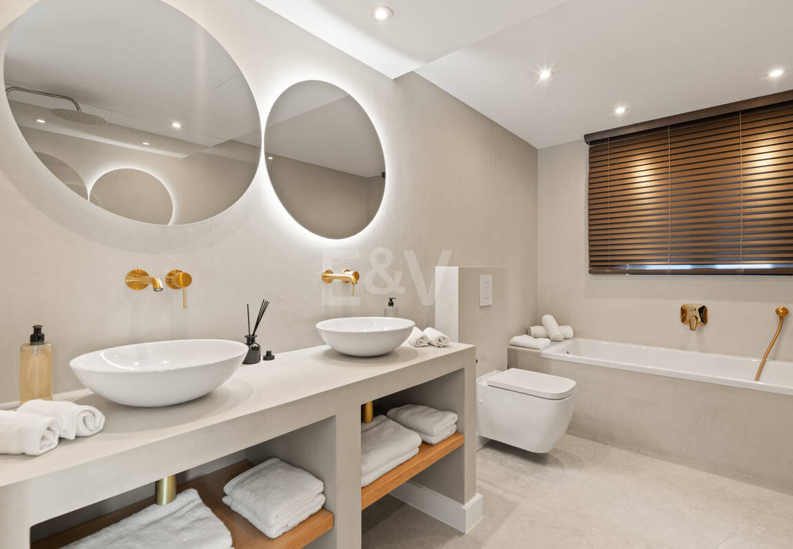 Luxury Semi-Detached Villa with Stunning Sea Views and Elegant Contemporary Design