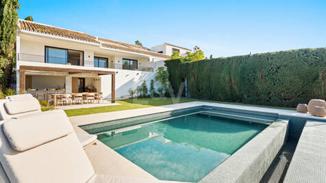 Luxury Semi-Detached Villa with Stunning Sea Views and Elegant Contemporary Design