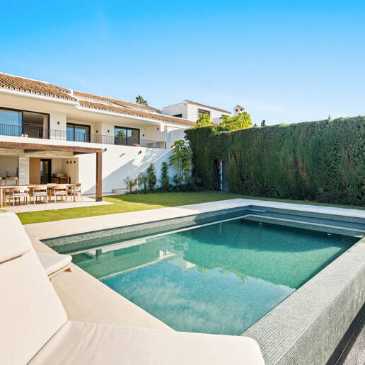 Luxury Semi-Detached Villa with Stunning Sea Views and Elegant Contemporary Design