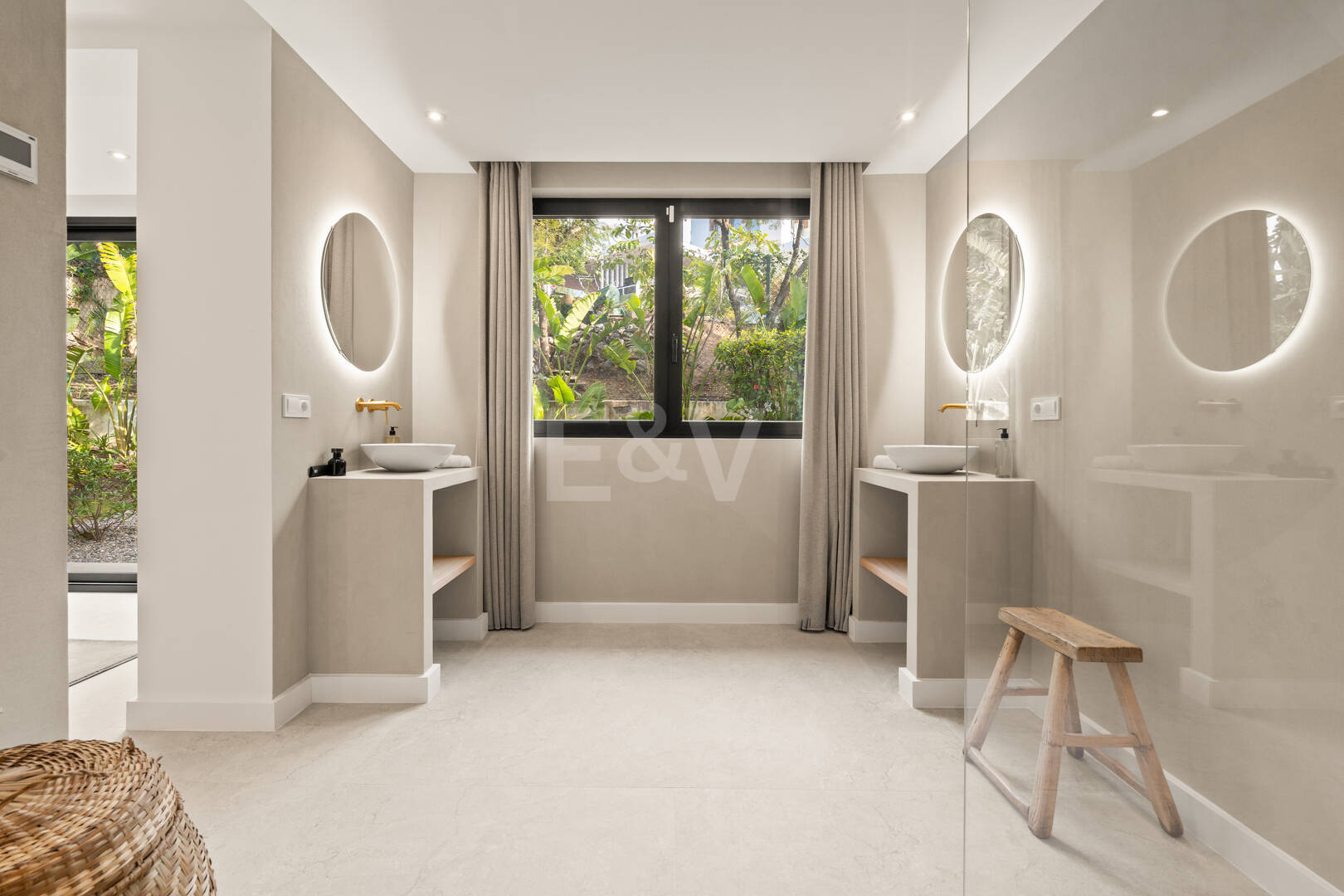 Luxury Semi-Detached Villa with Stunning Sea Views and Elegant Contemporary Design