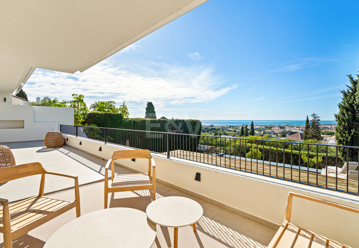 Luxury Semi-Detached Villa with Stunning Sea Views and Elegant Contemporary Design