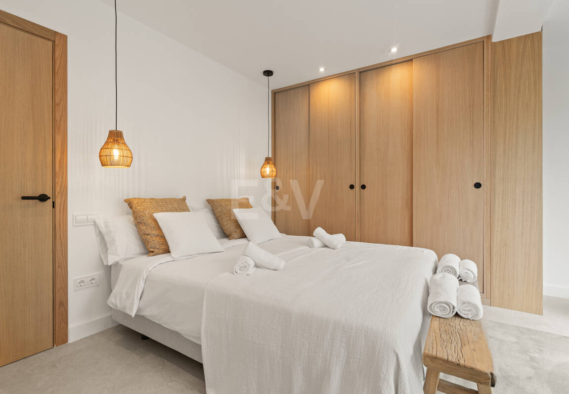 Luxury Semi-Detached Villa with Stunning Sea Views and Elegant Contemporary Design