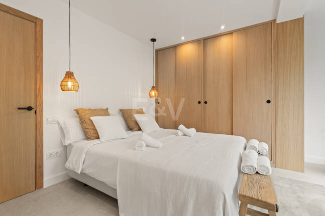 Luxury Semi-Detached Villa with Stunning Sea Views and Elegant Contemporary Design