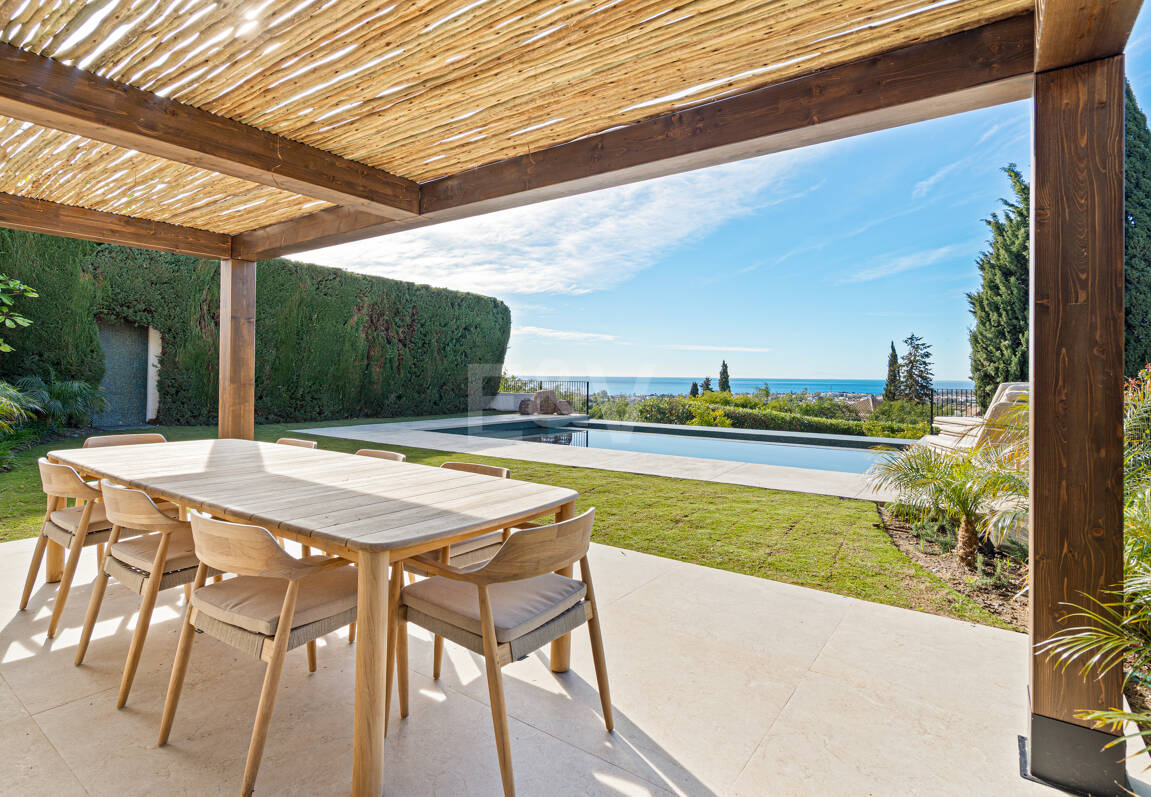 Luxury Semi-Detached Villa with Stunning Sea Views and Elegant Contemporary Design