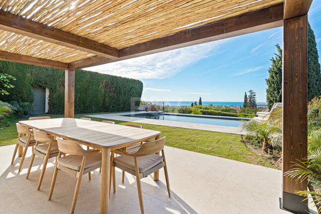 Luxury Semi-Detached Villa with Stunning Sea Views and Elegant Contemporary Design