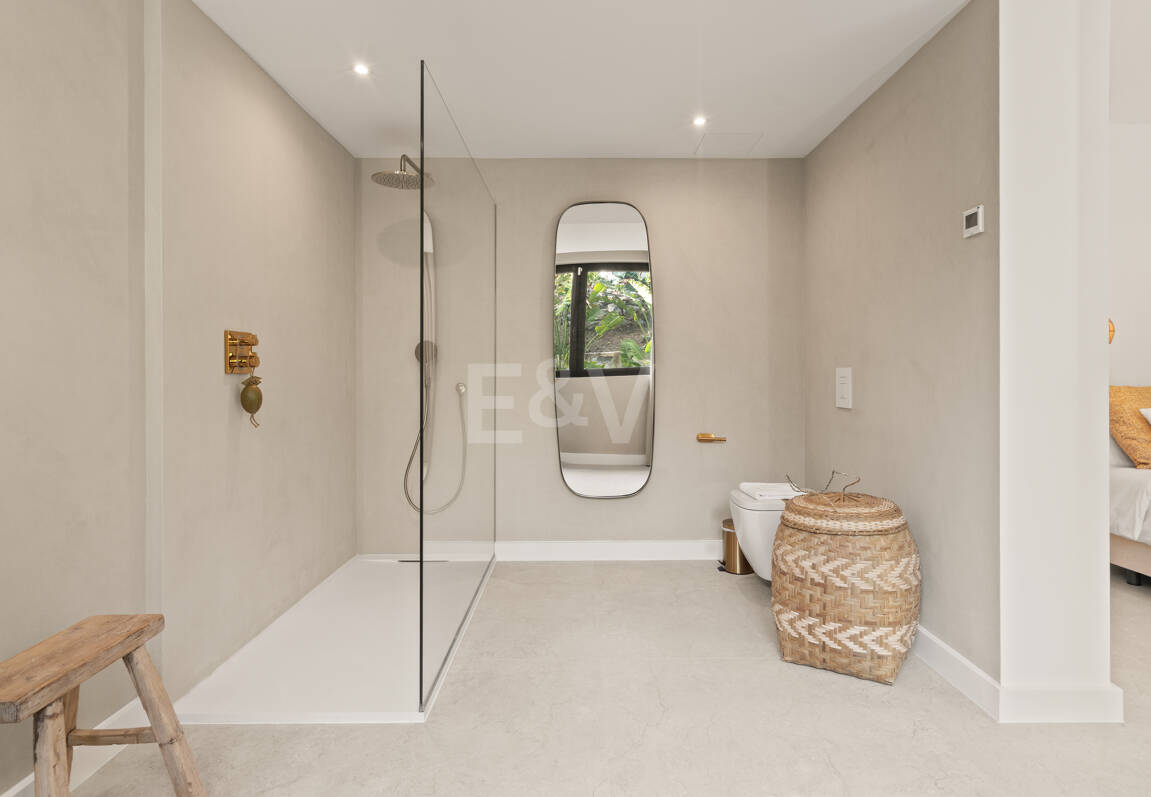 Luxury Semi-Detached Villa with Stunning Sea Views and Elegant Contemporary Design