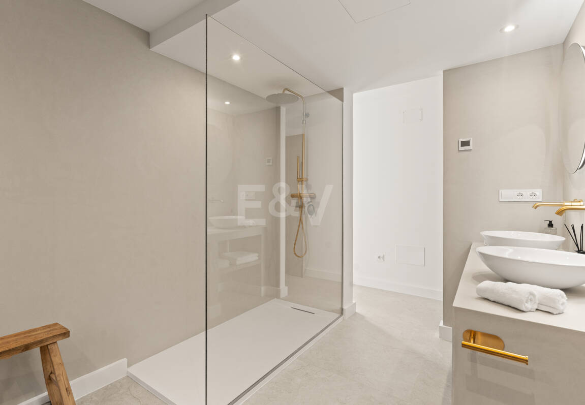 Luxury Semi-Detached Villa with Stunning Sea Views and Elegant Contemporary Design