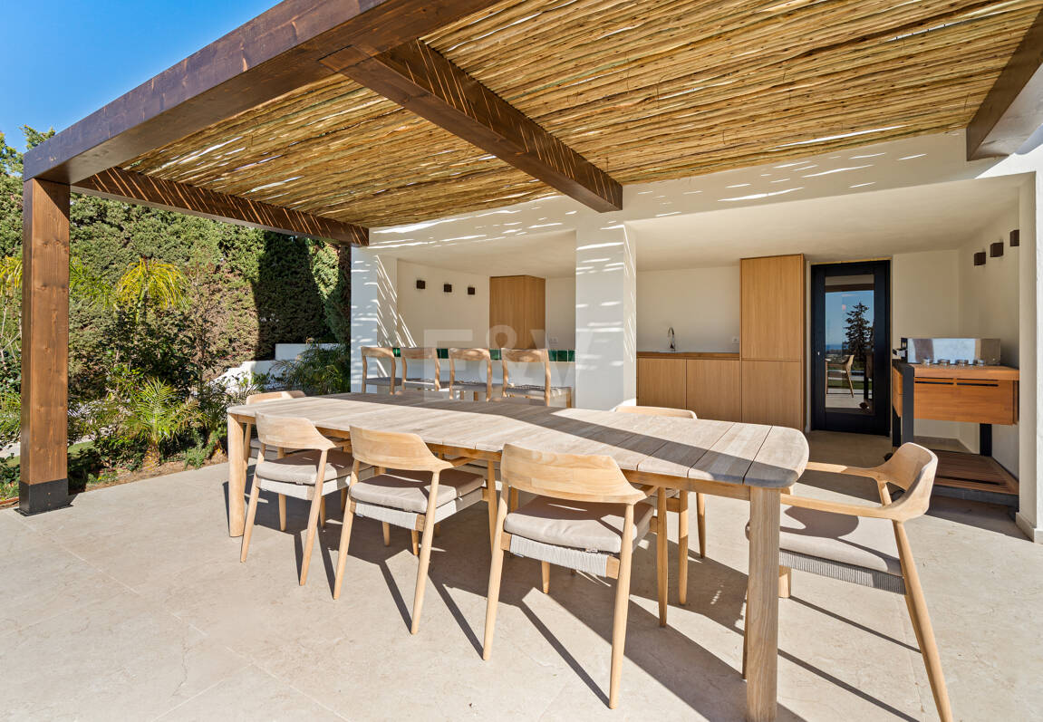 Luxury Semi-Detached Villa with Stunning Sea Views and Elegant Contemporary Design