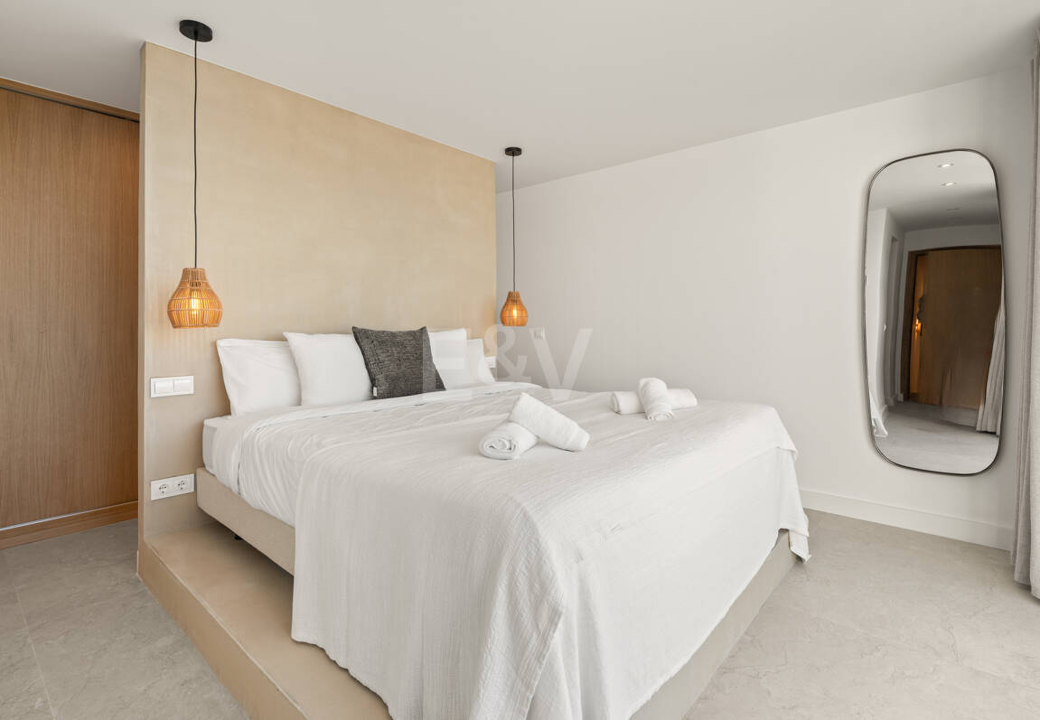 Luxury Semi-Detached Villa with Stunning Sea Views and Elegant Contemporary Design