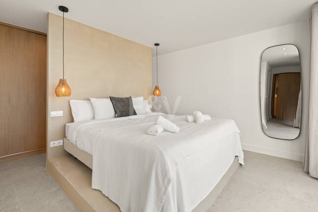 Luxury Semi-Detached Villa with Stunning Sea Views and Elegant Contemporary Design