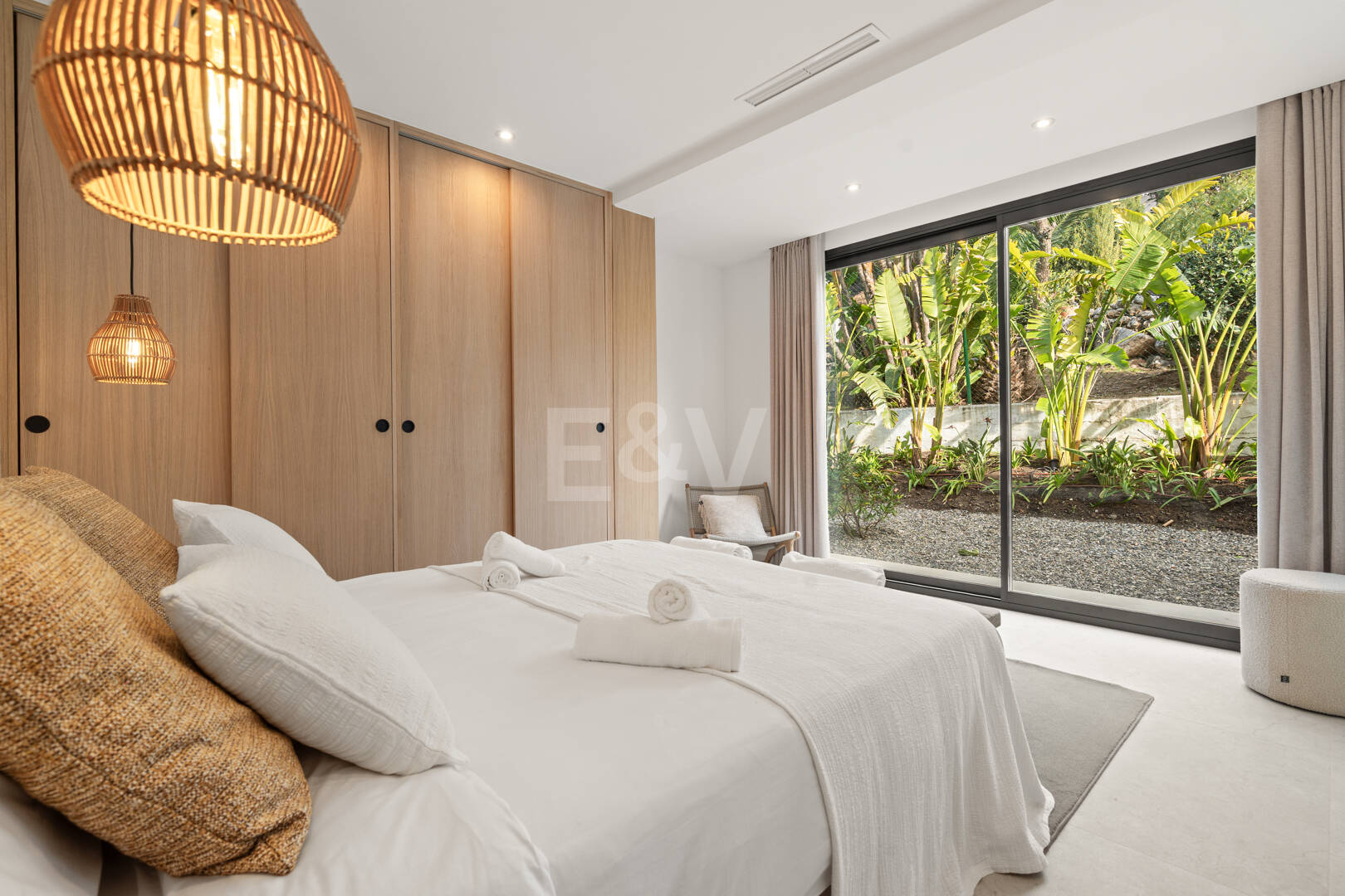 Luxury Semi-Detached Villa with Stunning Sea Views and Elegant Contemporary Design