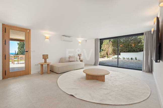 Luxury Semi-Detached Villa with Stunning Sea Views and Elegant Contemporary Design