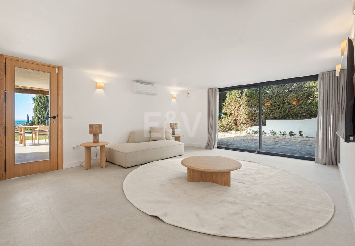 Luxury Semi-Detached Villa with Stunning Sea Views and Elegant Contemporary Design