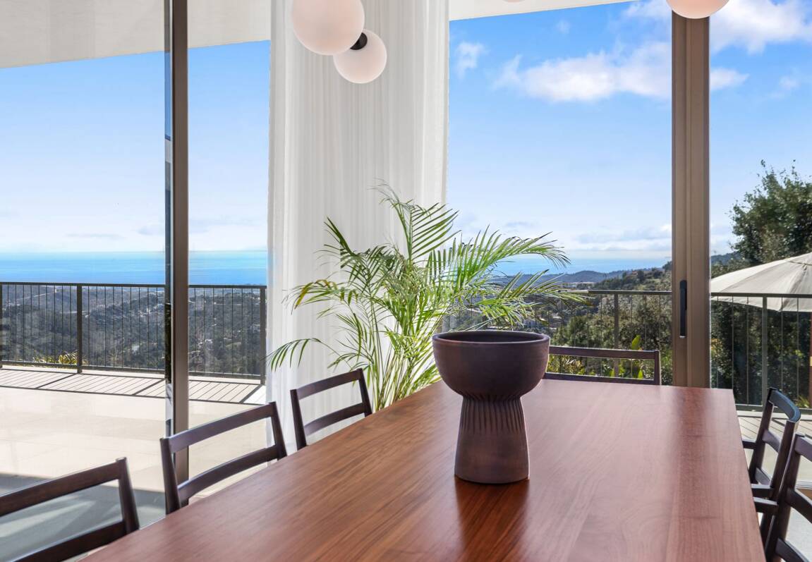 Eco-Friendly Villa in Monte Mayor with Panoramic Sea and Mountain Views