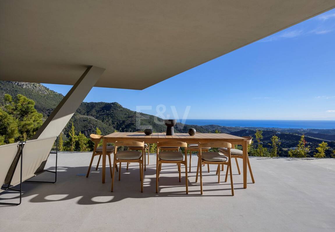 Eco-Friendly Villa in Monte Mayor with Panoramic Sea and Mountain Views