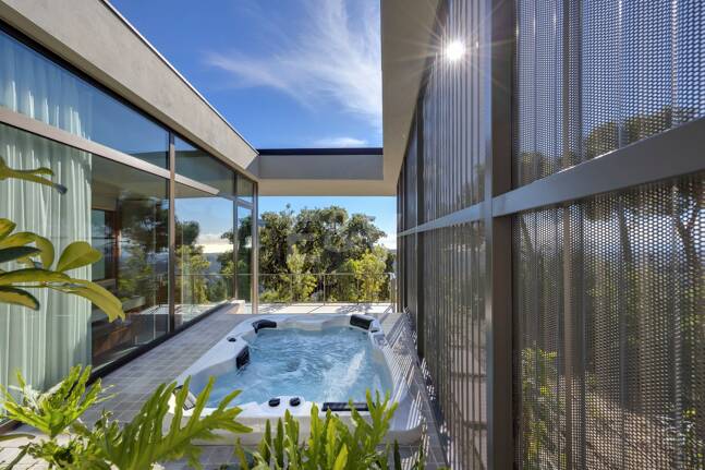 Eco-Friendly Villa in Monte Mayor with Panoramic Sea and Mountain Views