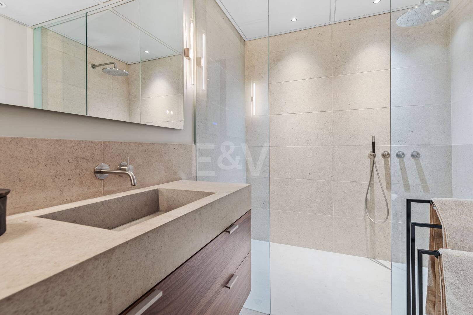 Eco-Friendly Villa in Monte Mayor with Panoramic Sea and Mountain Views