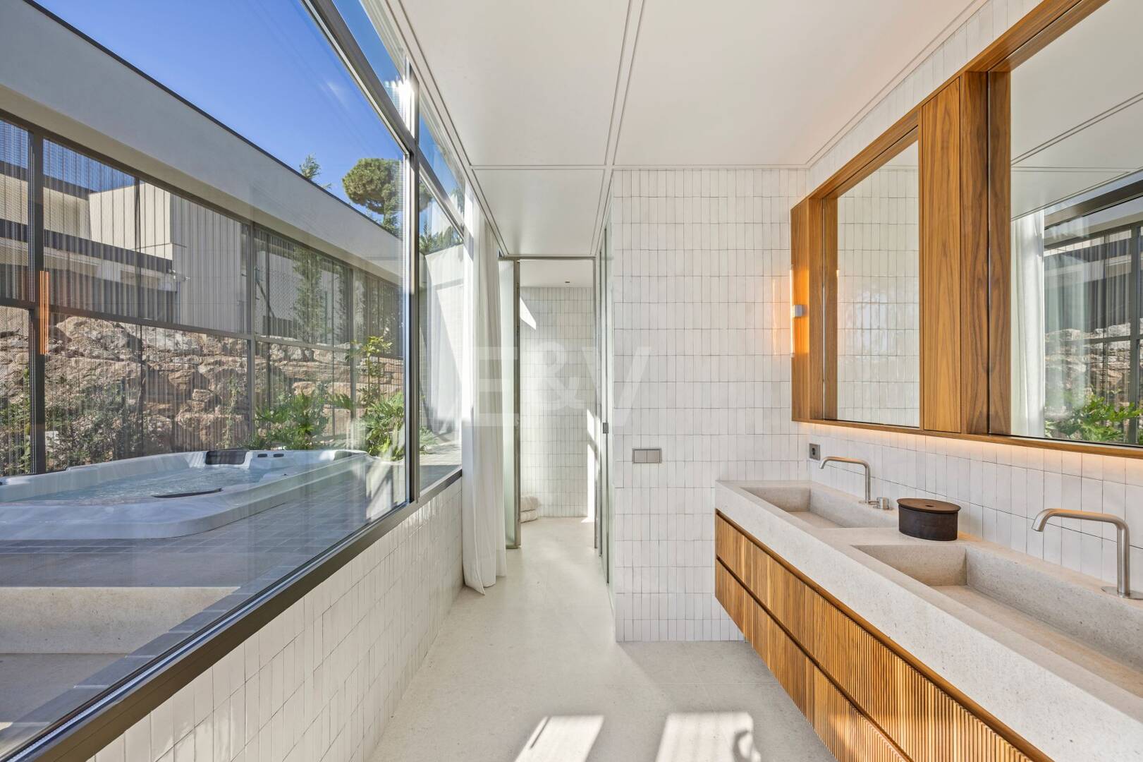 Eco-Friendly Villa in Monte Mayor with Panoramic Sea and Mountain Views