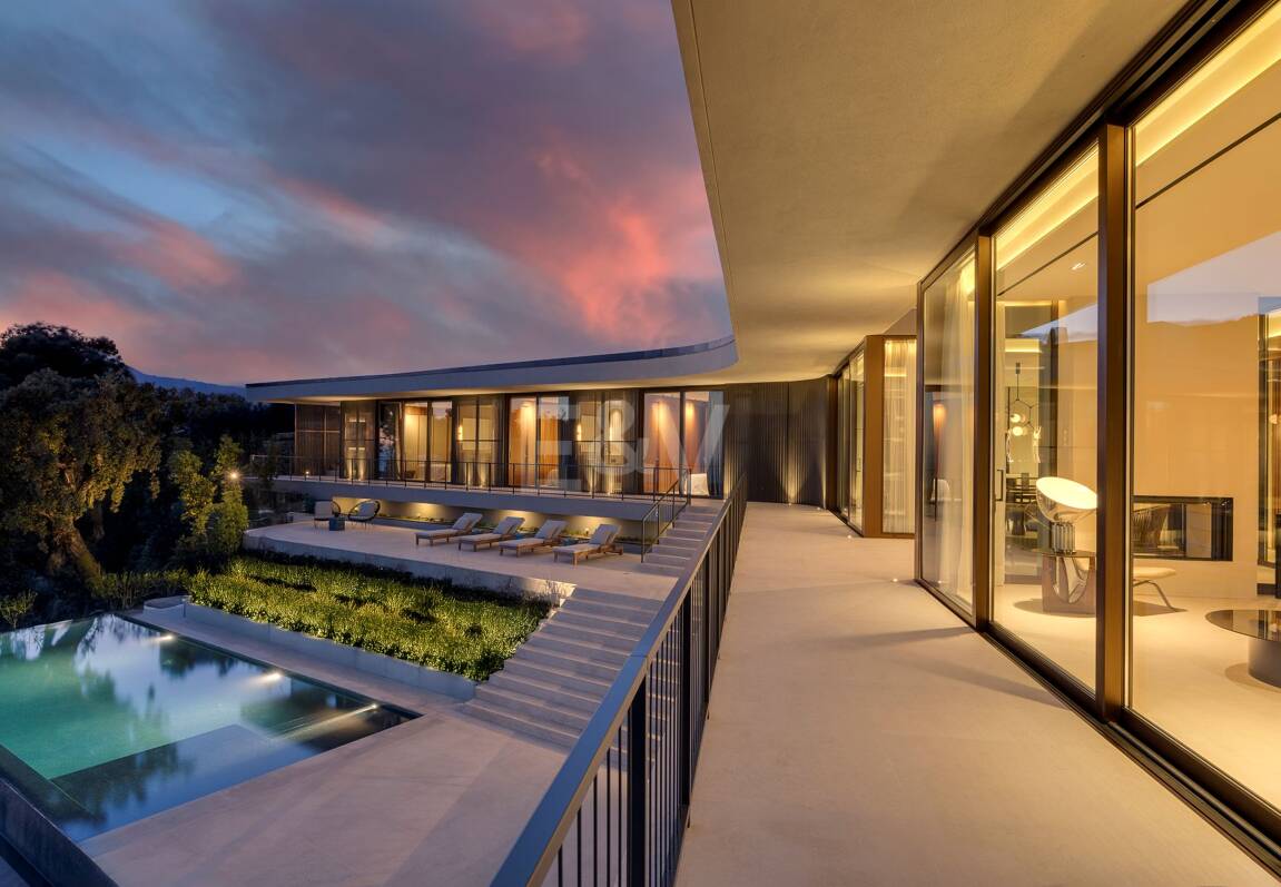 Eco-Friendly Villa in Monte Mayor with Panoramic Sea and Mountain Views