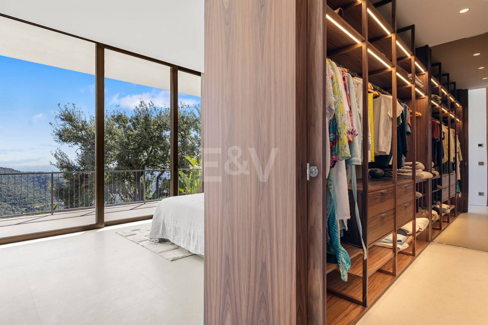 Eco-Friendly Villa in Monte Mayor with Panoramic Sea and Mountain Views