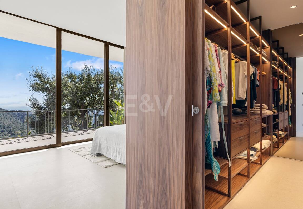 Eco-Friendly Villa in Monte Mayor with Panoramic Sea and Mountain Views