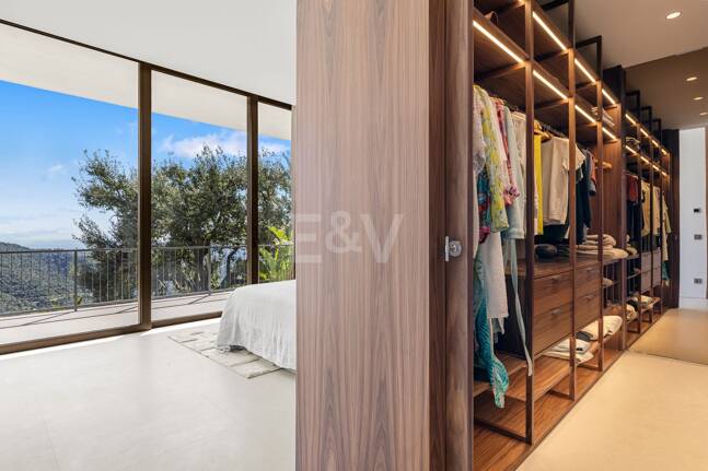 Eco-Friendly Villa in Monte Mayor with Panoramic Sea and Mountain Views