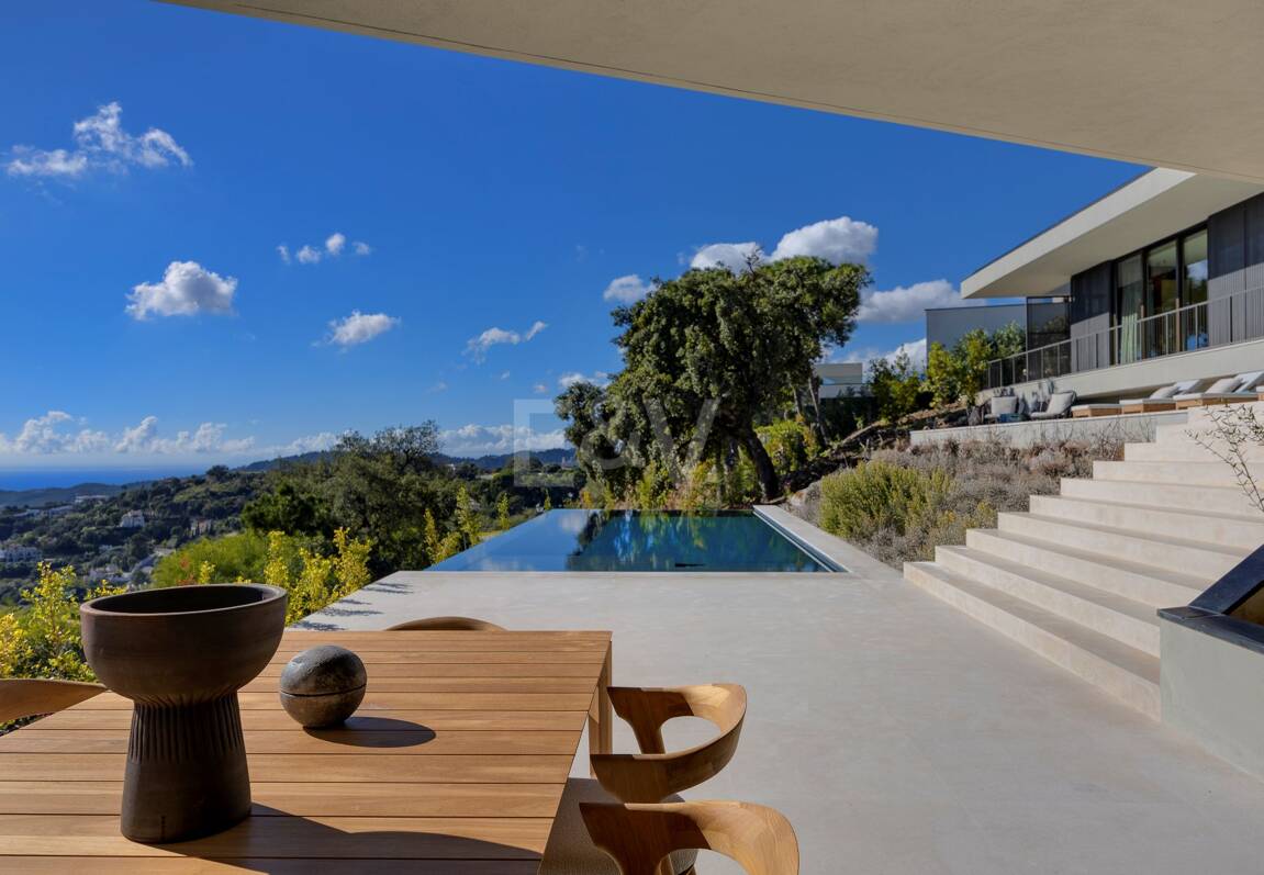 Eco-Friendly Villa in Monte Mayor with Panoramic Sea and Mountain Views