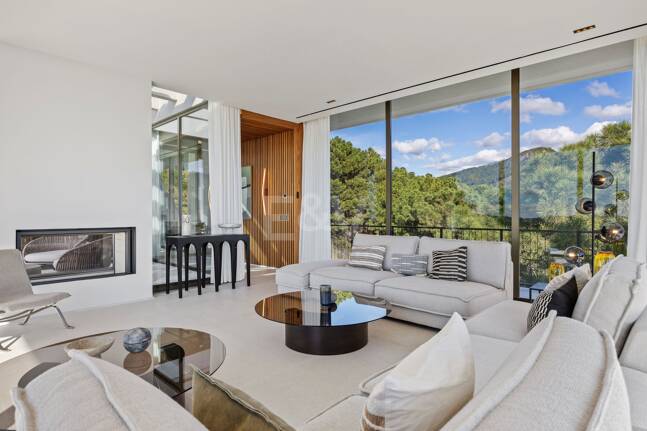 Eco-Friendly Villa in Monte Mayor with Panoramic Sea and Mountain Views