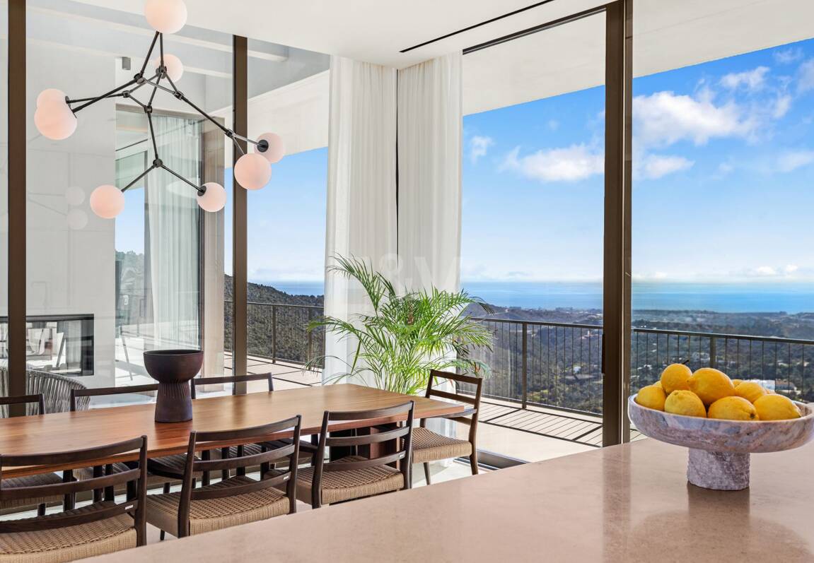 Eco-Friendly Villa in Monte Mayor with Panoramic Sea and Mountain Views