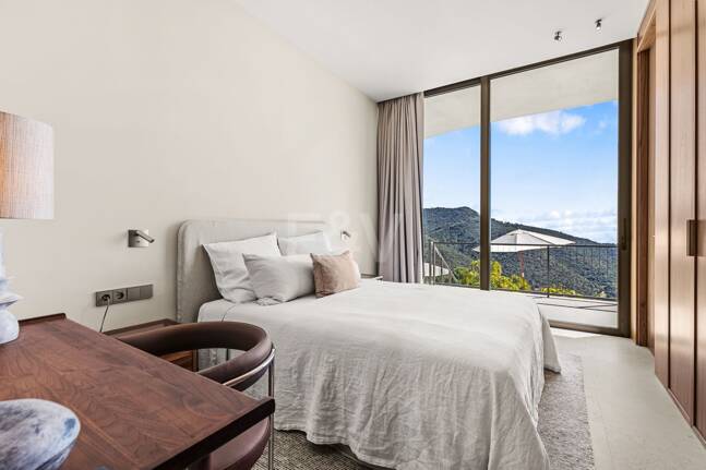 Eco-Friendly Villa in Monte Mayor with Panoramic Sea and Mountain Views