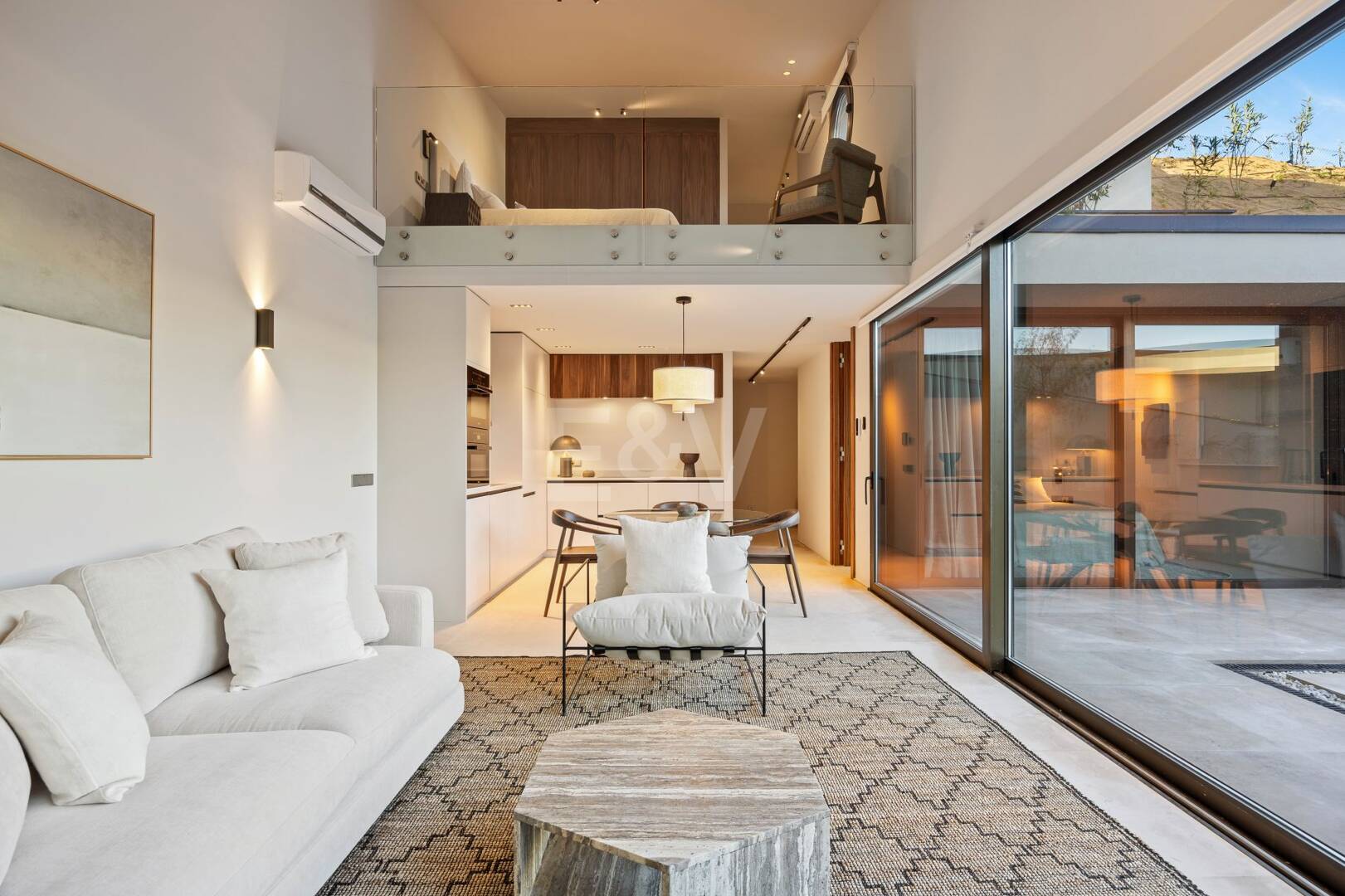 Eco-Friendly Villa in Monte Mayor with Panoramic Sea and Mountain Views