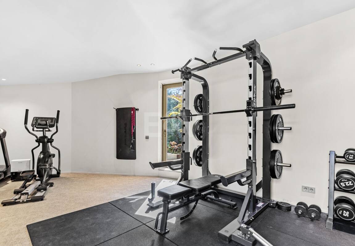 Eco-Friendly Villa in Monte Mayor with Panoramic Sea and Mountain Views