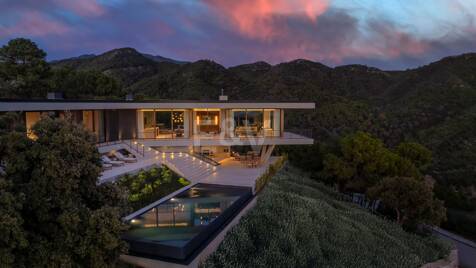 Eco-Friendly Villa in Monte Mayor with Panoramic Sea and Mountain Views