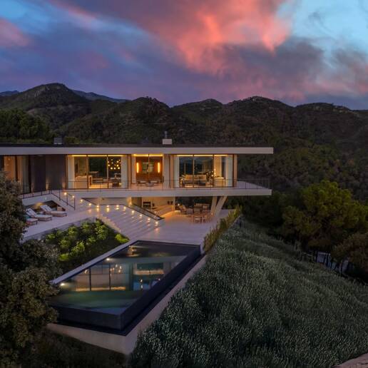 Eco-Friendly Villa in Monte Mayor with Panoramic Sea and Mountain Views