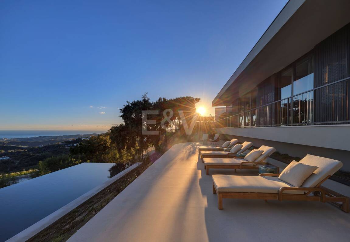 Eco-Friendly Villa in Monte Mayor with Panoramic Sea and Mountain Views