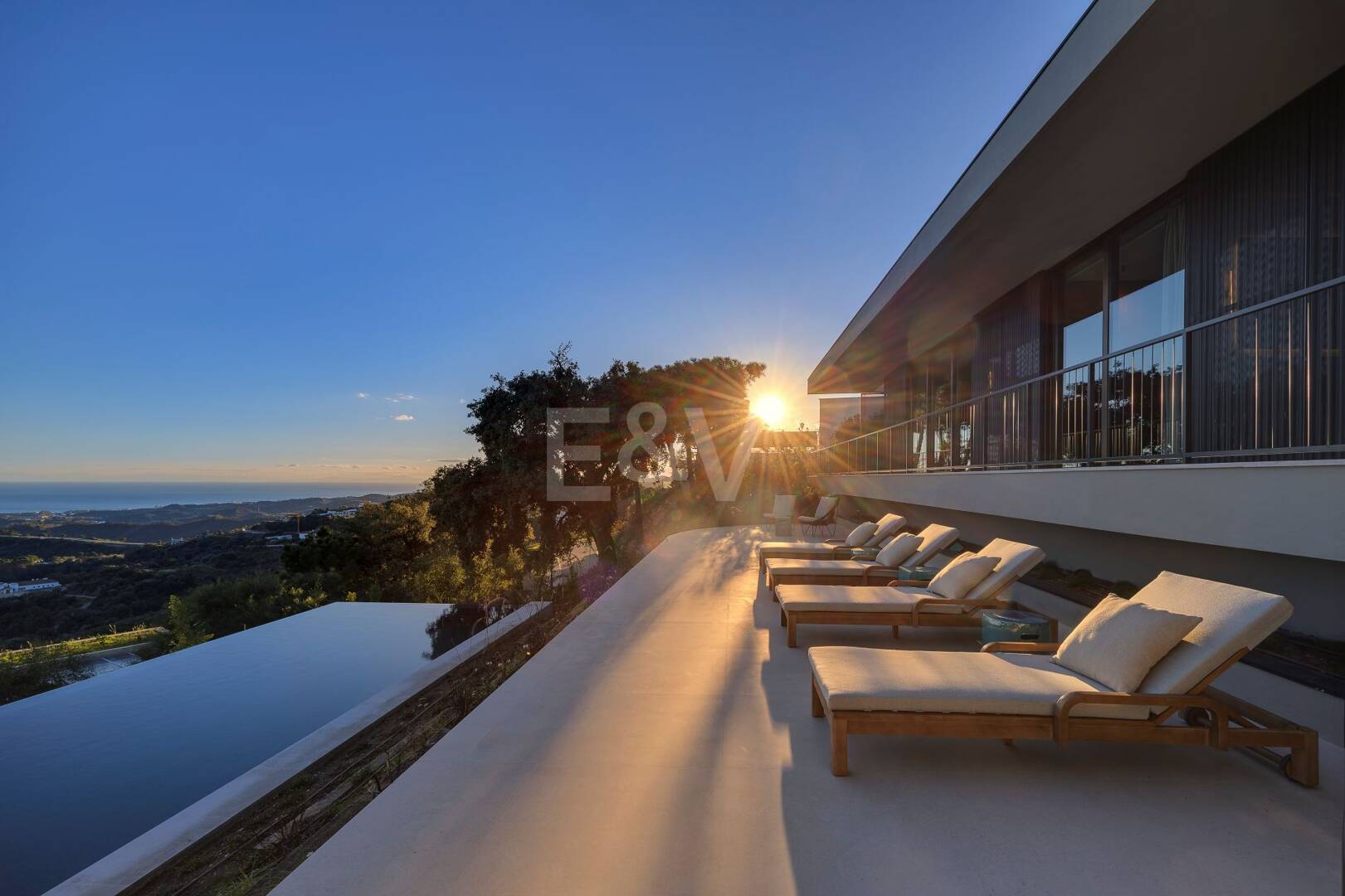 Eco-Friendly Villa in Monte Mayor with Panoramic Sea and Mountain Views