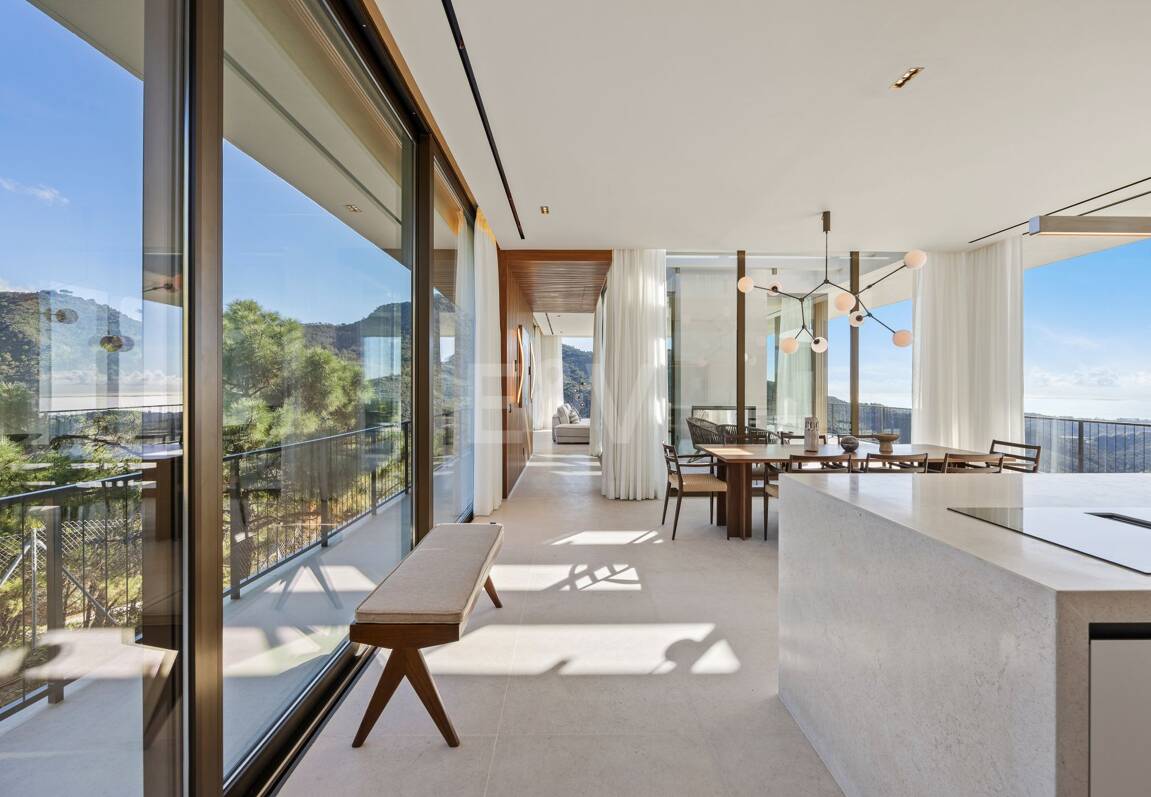 Eco-Friendly Villa in Monte Mayor with Panoramic Sea and Mountain Views