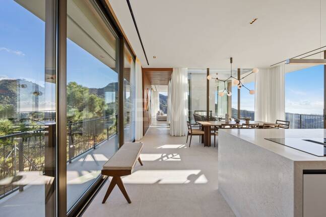 Eco-Friendly Villa in Monte Mayor with Panoramic Sea and Mountain Views