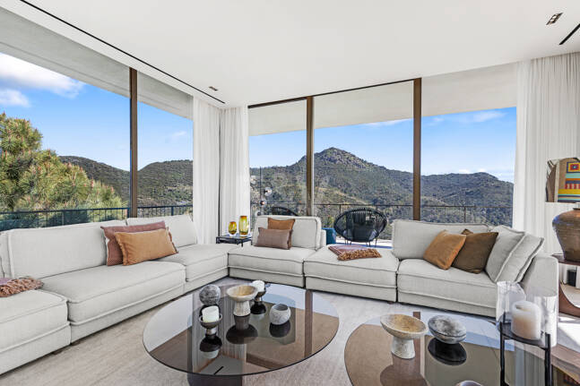 Eco-Friendly Villa in Monte Mayor with Panoramic Sea and Mountain Views