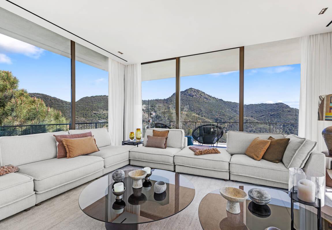 Eco-Friendly Villa in Monte Mayor with Panoramic Sea and Mountain Views