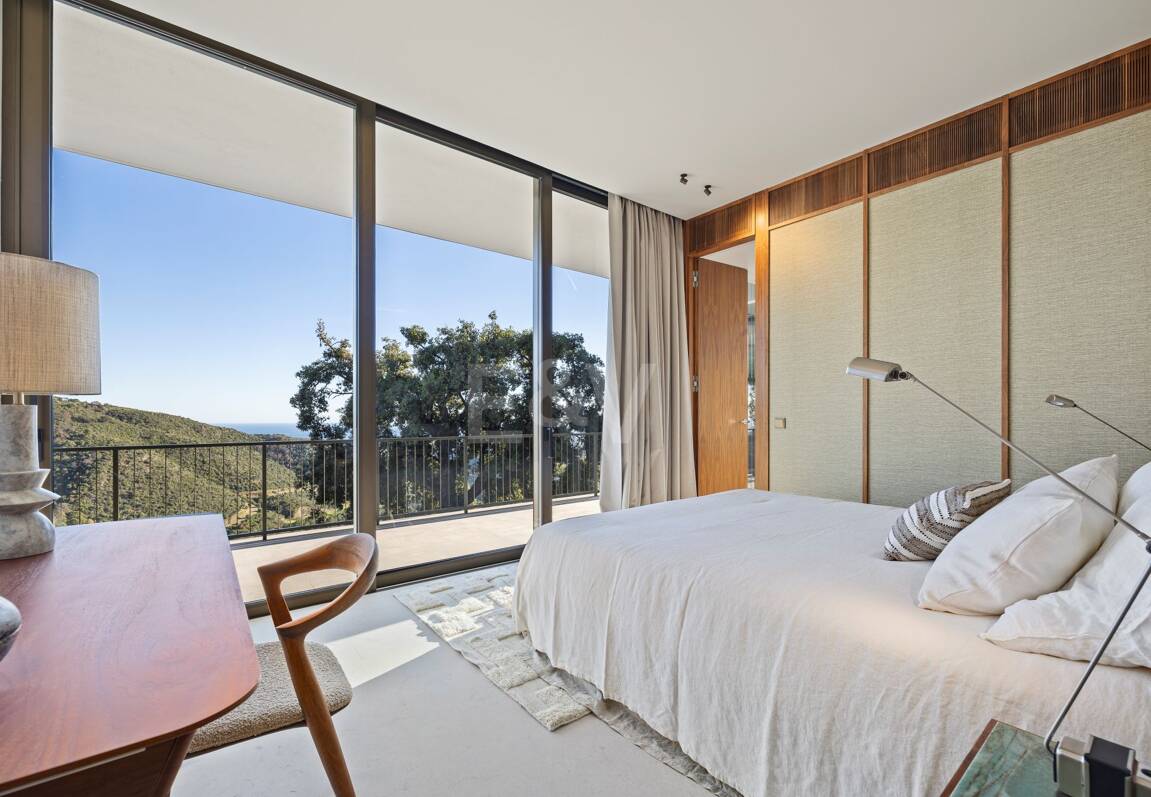 Eco-Friendly Villa in Monte Mayor with Panoramic Sea and Mountain Views