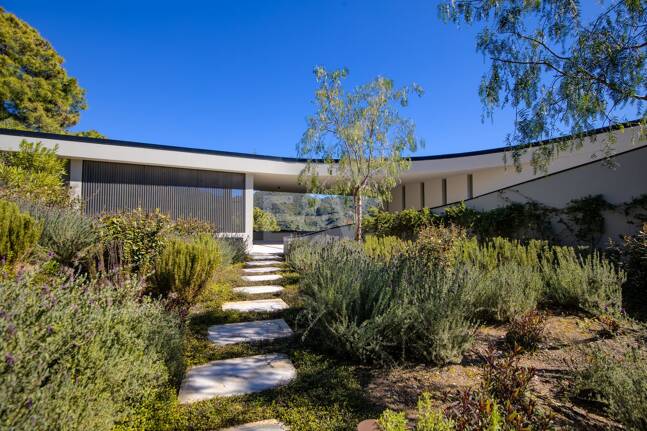 Eco-Friendly Villa in Monte Mayor with Panoramic Sea and Mountain Views