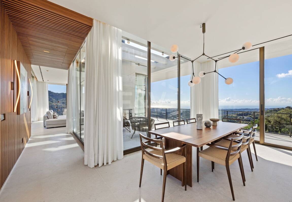 Eco-Friendly Villa in Monte Mayor with Panoramic Sea and Mountain Views