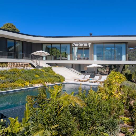 Eco-Friendly Villa in Monte Mayor with Panoramic Sea and Mountain Views