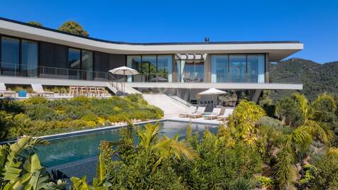 Eco-Friendly Villa in Monte Mayor with Panoramic Sea and Mountain Views