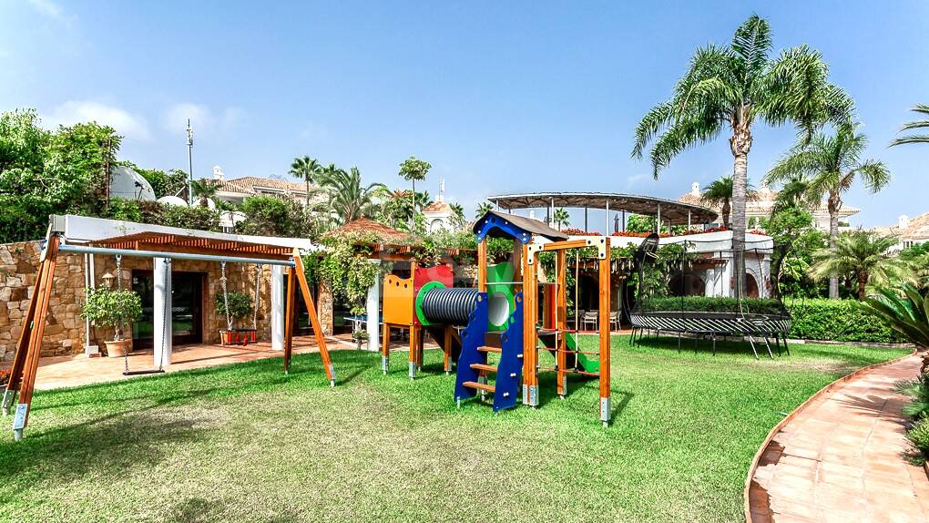 Luxuriöses Duplex-Penthouse mit atemberaubendem Meer- und Bergblick